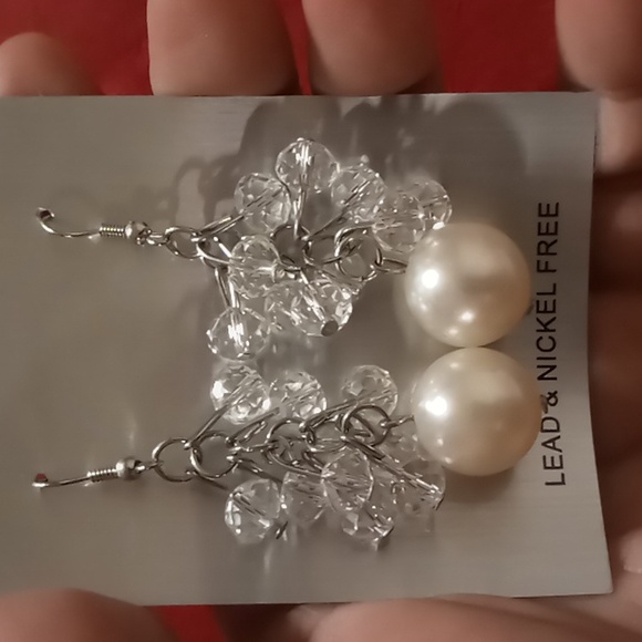 Large pearl & crystal bead earrings on a chain drop. With hooks - Picture 7 of 7